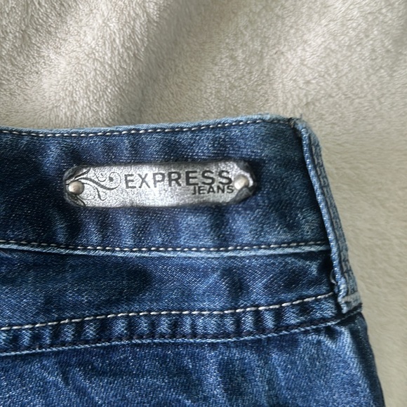 EXPRESS JEANS. Worn. Still in great condition. Size 0. Low rise. Bootcut. - Picture 5 of 5
